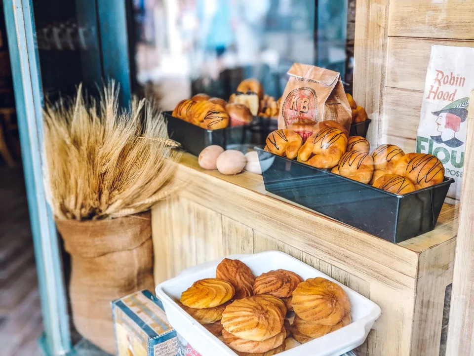 Khay bánh mới ra lò tại Phạm Thị Hát